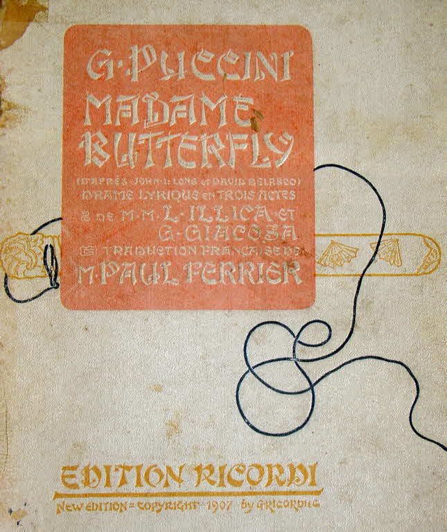 Giacomo Puccini (* 22. Dezember 1858 in Lucca;  29. November 1924 in Brssel) war ein italienischer Komponist.

Madama Butterfly. Tragedia giapponese (2 Akte). Libretto Luigi Illica, Giuseppe Giacosa. Erstauffhrung 17. Februar 1904 Mailand (Teatro alla Scala)
Revidierte Fassung Erstauffhrung 28. Mai 1904 Brescia (Teatro Grande)
2. revidierte Fassung Erstauffhrung 10. Juli 1905 London (Royal Opera House)
3. revidierte Fassung Erstauffhrung 28. Dezember 1905 Paris (Opra-Comique)
Libretto in frz.Sprache 1907 - 39 € mtl./K 350 €